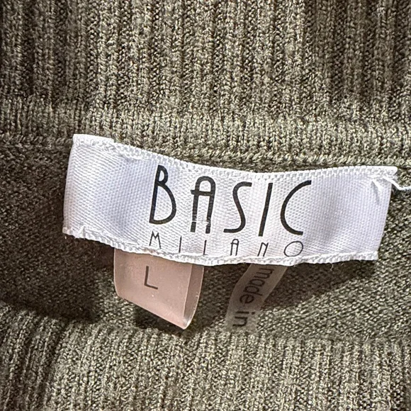 Basic Milano Olive Green Turtleneck Sweater
Size L - Picture 2 of 4